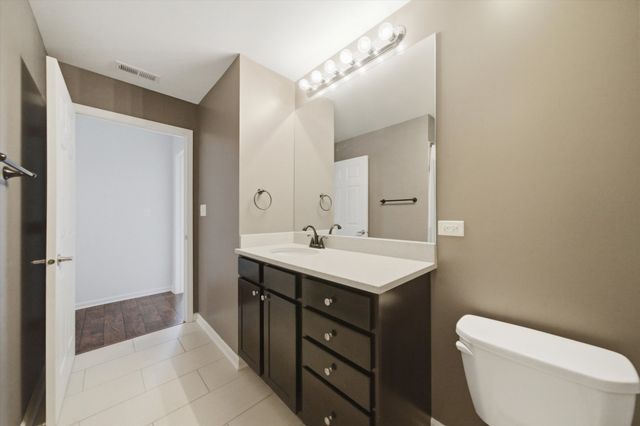 125 Lakeview Drive 604, Bloomingdale, IL 60108