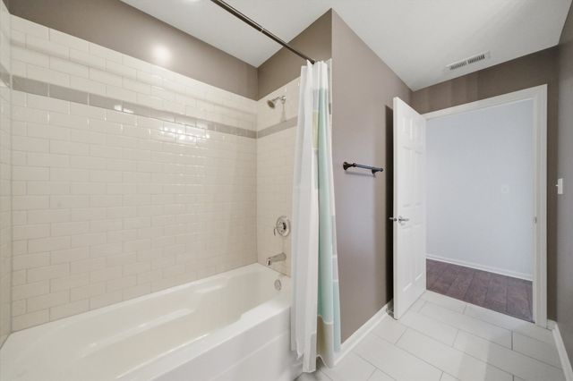 125 Lakeview Drive 604, Bloomingdale, IL 60108