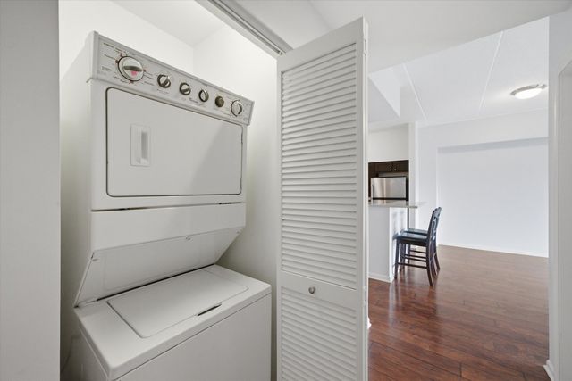 125 Lakeview Drive 604, Bloomingdale, IL 60108