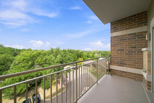 125 Lakeview Drive 604, Bloomingdale, IL 60108