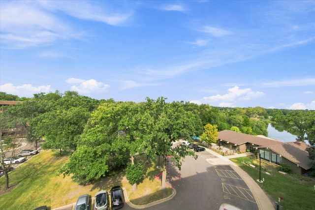 125 Lakeview Drive 604, Bloomingdale, IL 60108