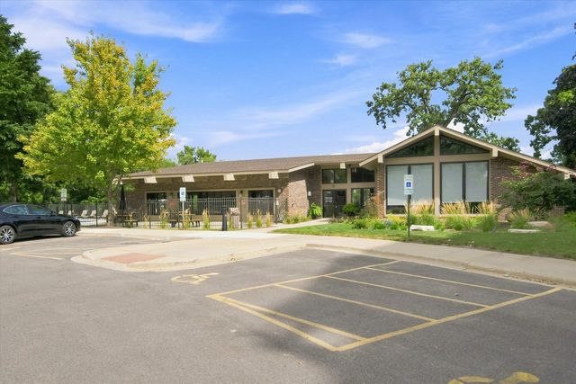 125 Lakeview Drive 604, Bloomingdale, IL 60108