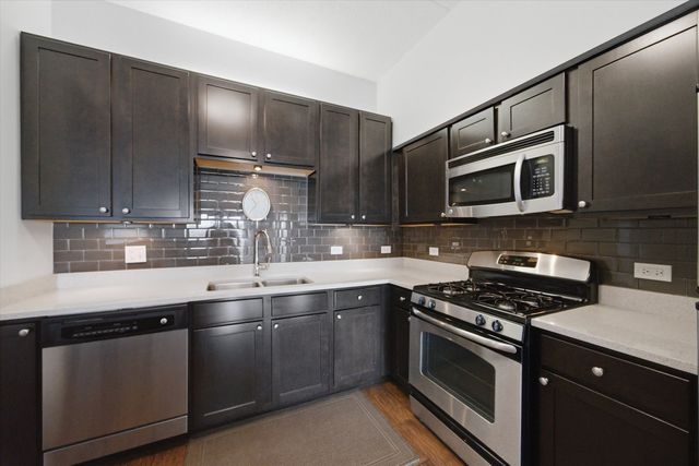 125 Lakeview Drive 604, Bloomingdale, IL 60108