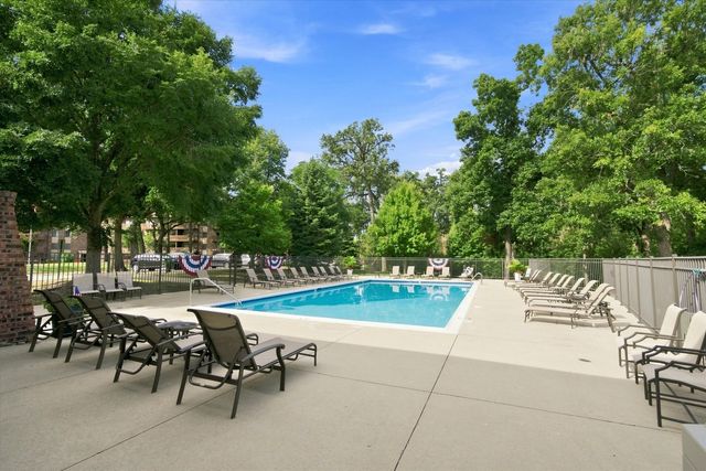 125 Lakeview Drive 604, Bloomingdale, IL 60108