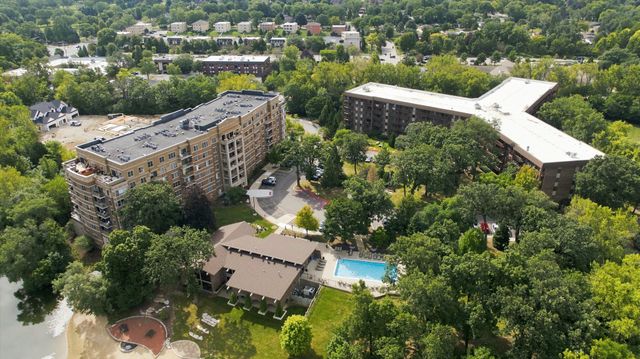 125 Lakeview Drive 604, Bloomingdale, IL 60108