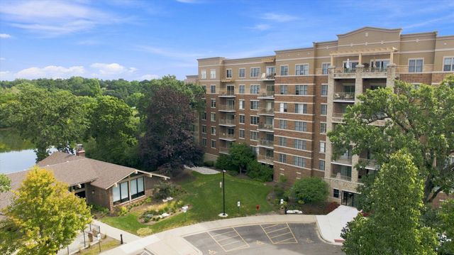 125 Lakeview Drive 604, Bloomingdale, IL 60108