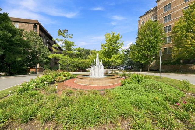 125 Lakeview Drive 604, Bloomingdale, IL 60108