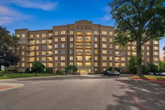125 Lakeview Drive 604, Bloomingdale, IL 60108