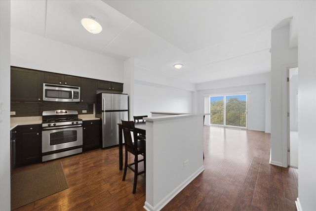 125 Lakeview Drive 604, Bloomingdale, IL 60108