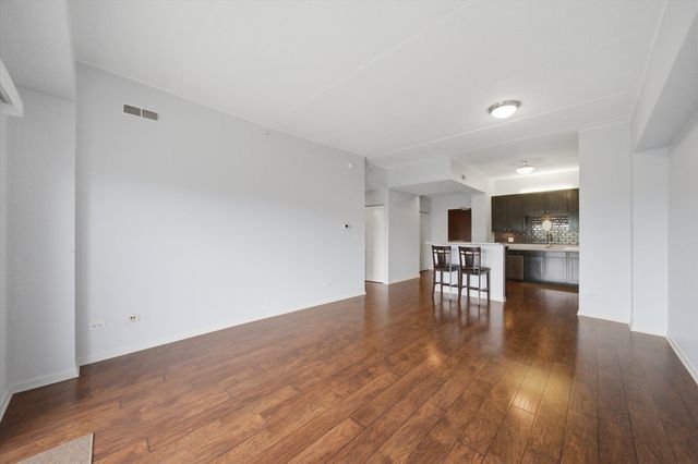 125 Lakeview Drive 604, Bloomingdale, IL 60108