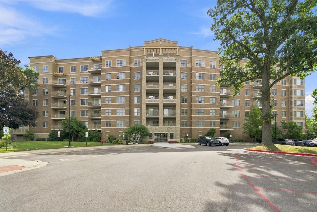 125 Lakeview Drive 604, Bloomingdale, IL 60108