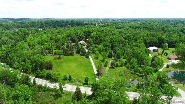 1050 Teggerdine Road, White Lake Charter Township, MI 48386