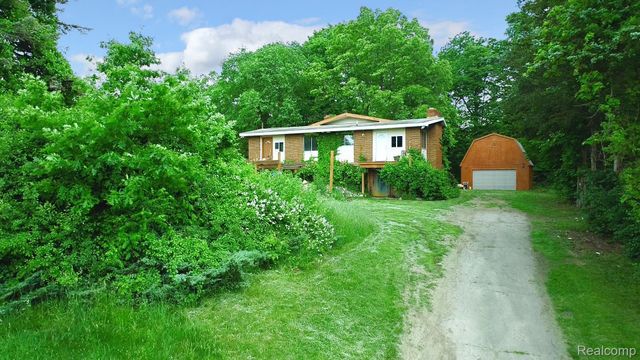 1050 Teggerdine Road, White Lake Charter Township, MI 48386