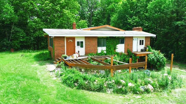 1050 Teggerdine Road, White Lake Charter Township, MI 48386