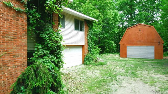 1050 Teggerdine Road, White Lake Charter Township, MI 48386
