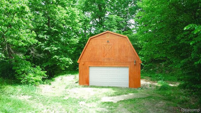 1050 Teggerdine Road, White Lake Charter Township, MI 48386
