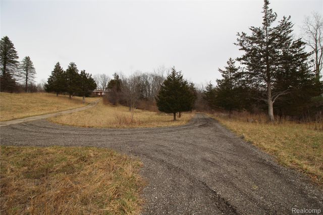 1050 Teggerdine Road, White Lake Charter Township, MI 48386