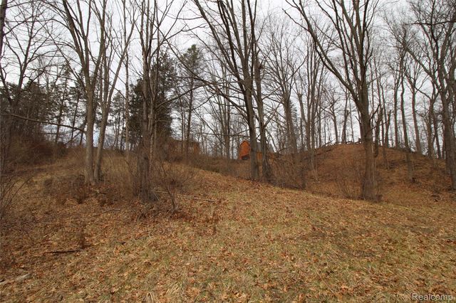 1050 Teggerdine Road, White Lake Charter Township, MI 48386
