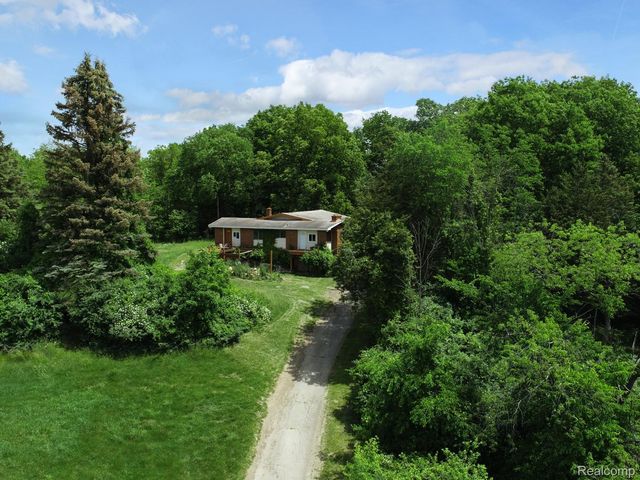 1050 Teggerdine Road, White Lake Charter Township, MI 48386