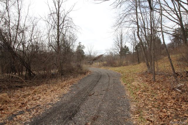 1050 Teggerdine Road, White Lake Charter Township, MI 48386