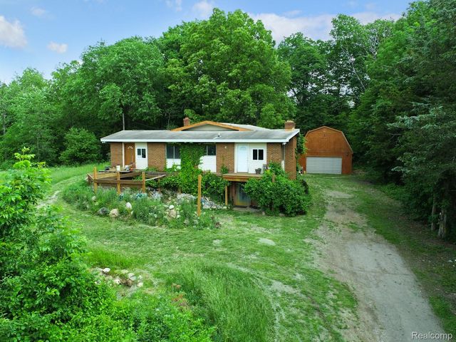 1050 Teggerdine Road, White Lake Charter Township, MI 48386