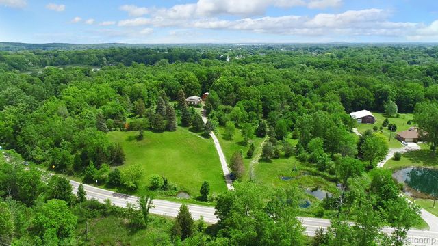 1050 Teggerdine Road, White Lake Charter Township, MI 48386