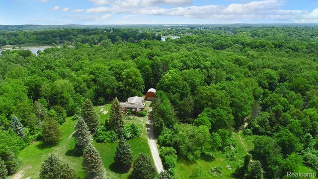 1050 Teggerdine Road, White Lake Charter Township, MI 48386