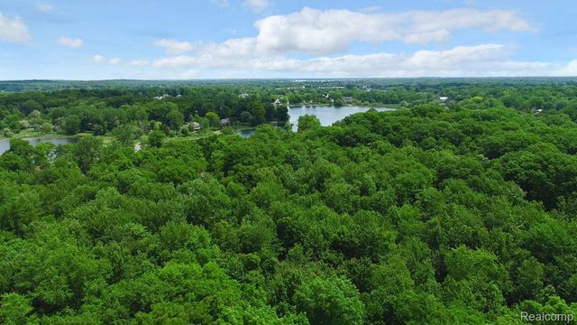 1050 Teggerdine Road, White Lake Charter Township, MI 48386