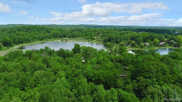 1050 Teggerdine Road, White Lake Charter Township, MI 48386