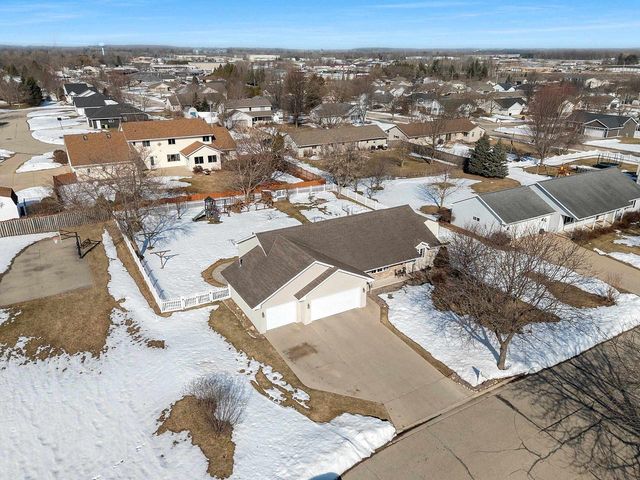 424 POLCZINSKI CIRCLE, Oconto Falls, WI 54154