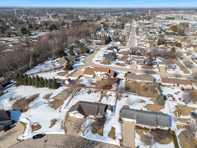 424 POLCZINSKI CIRCLE, Oconto Falls, WI 54154