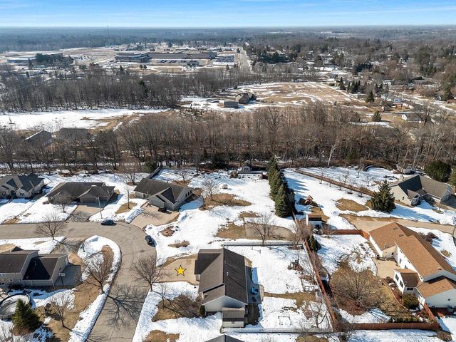 424 POLCZINSKI CIRCLE, Oconto Falls, WI 54154