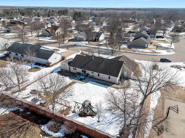 424 POLCZINSKI CIRCLE, Oconto Falls, WI 54154