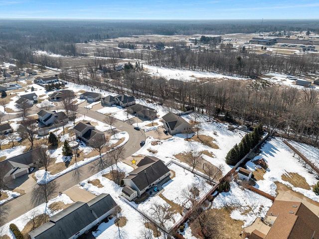 424 POLCZINSKI CIRCLE, Oconto Falls, WI 54154