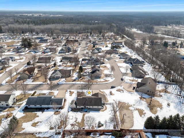 424 POLCZINSKI CIRCLE, Oconto Falls, WI 54154