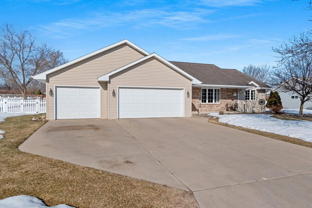 424 POLCZINSKI CIRCLE, Oconto Falls, WI 54154