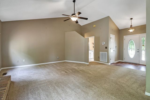 104 Minetta Dr, Crossville, TN 38558