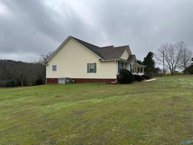 384 Lawson Gap Road, Boaz, AL 35956
