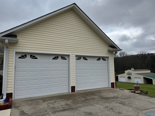 384 Lawson Gap Road, Boaz, AL 35956