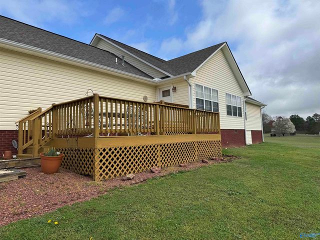 384 Lawson Gap Road, Boaz, AL 35956