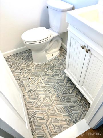 42 blvd E, Old Bridge, NJ 07735