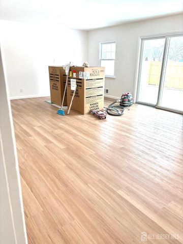 42 blvd E, Old Bridge, NJ 07735