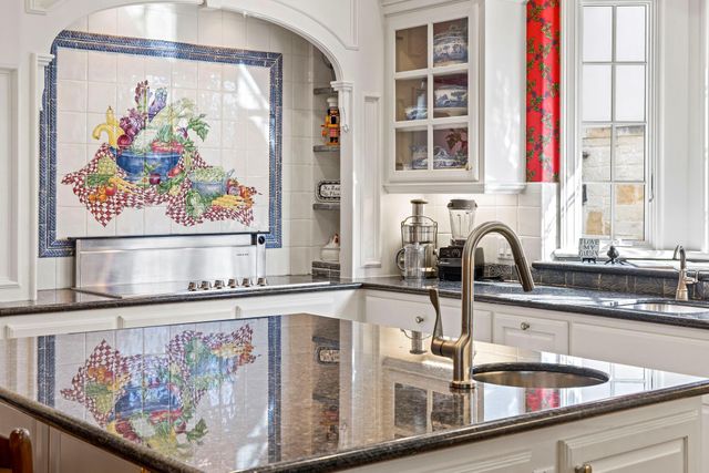 124 Florentine, Horseshoe Bay, TX 78657