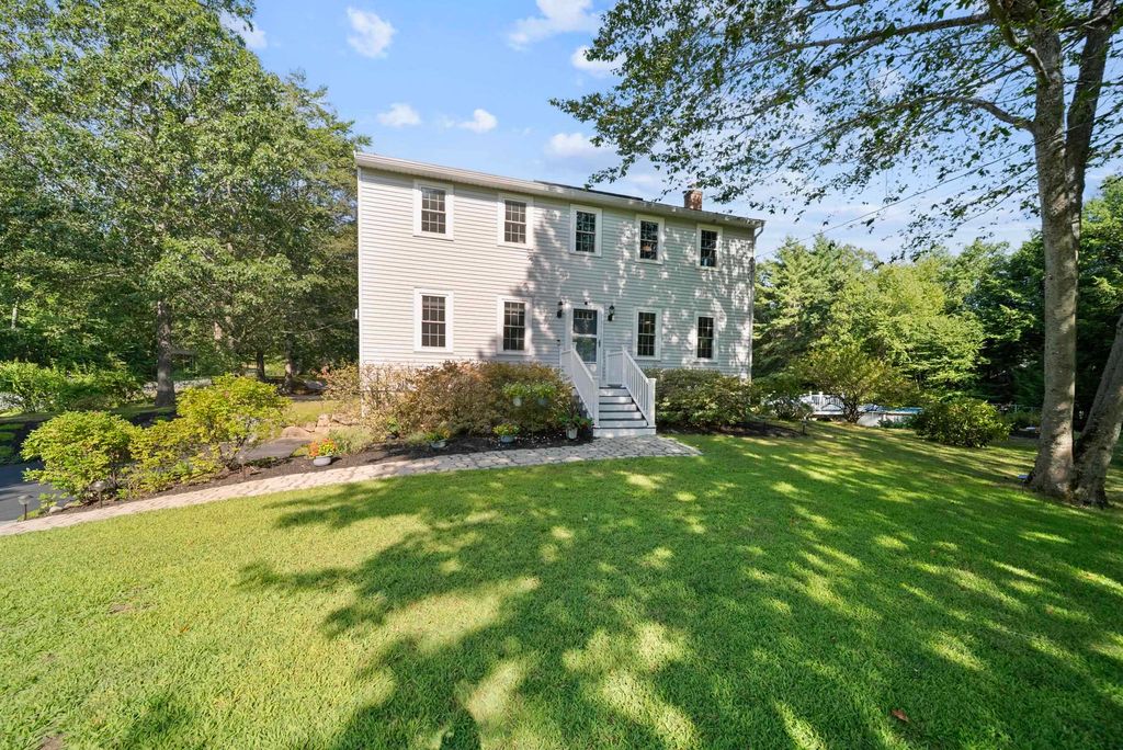 23 Holman Way, Chester, NH 03036