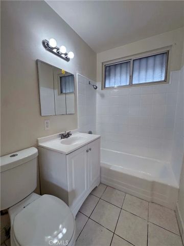 324 E 79th 3, Los Angeles, CA 90003