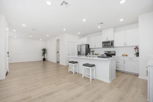 1047 Arrowood Trail, Vista, CA 92081