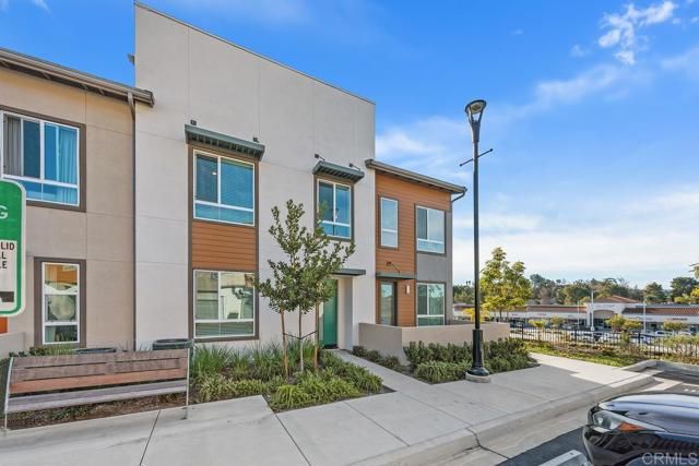 1047 Arrowood Trail, Vista, CA 92081