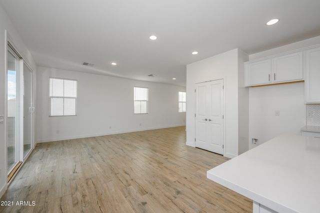 9517 E Talon Avenue, Mesa, AZ 85212