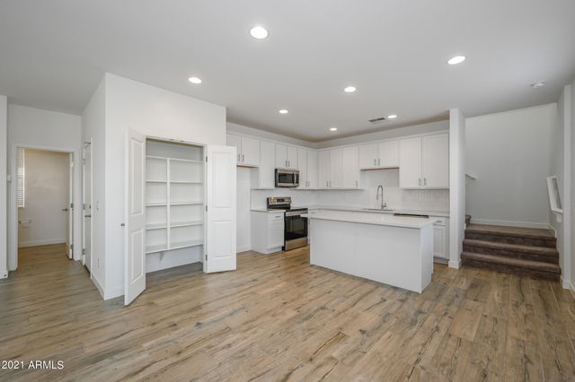 9517 E Talon Avenue, Mesa, AZ 85212