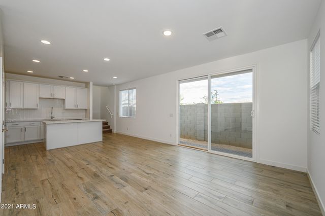 9517 E Talon Avenue, Mesa, AZ 85212